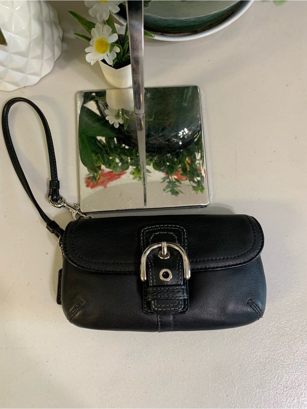💕💕Coach Black Leather Wristlet Clutch with Buckle Accent - Picture 7 of 11
